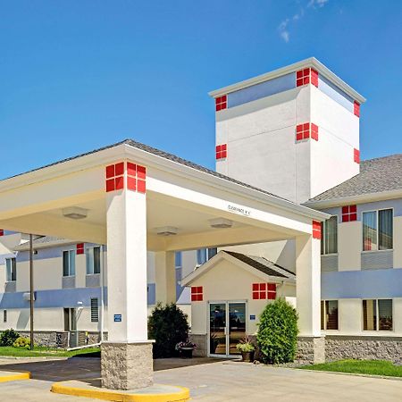 Baymont By Wyndham Wahpeton Hotel Bagian luar foto