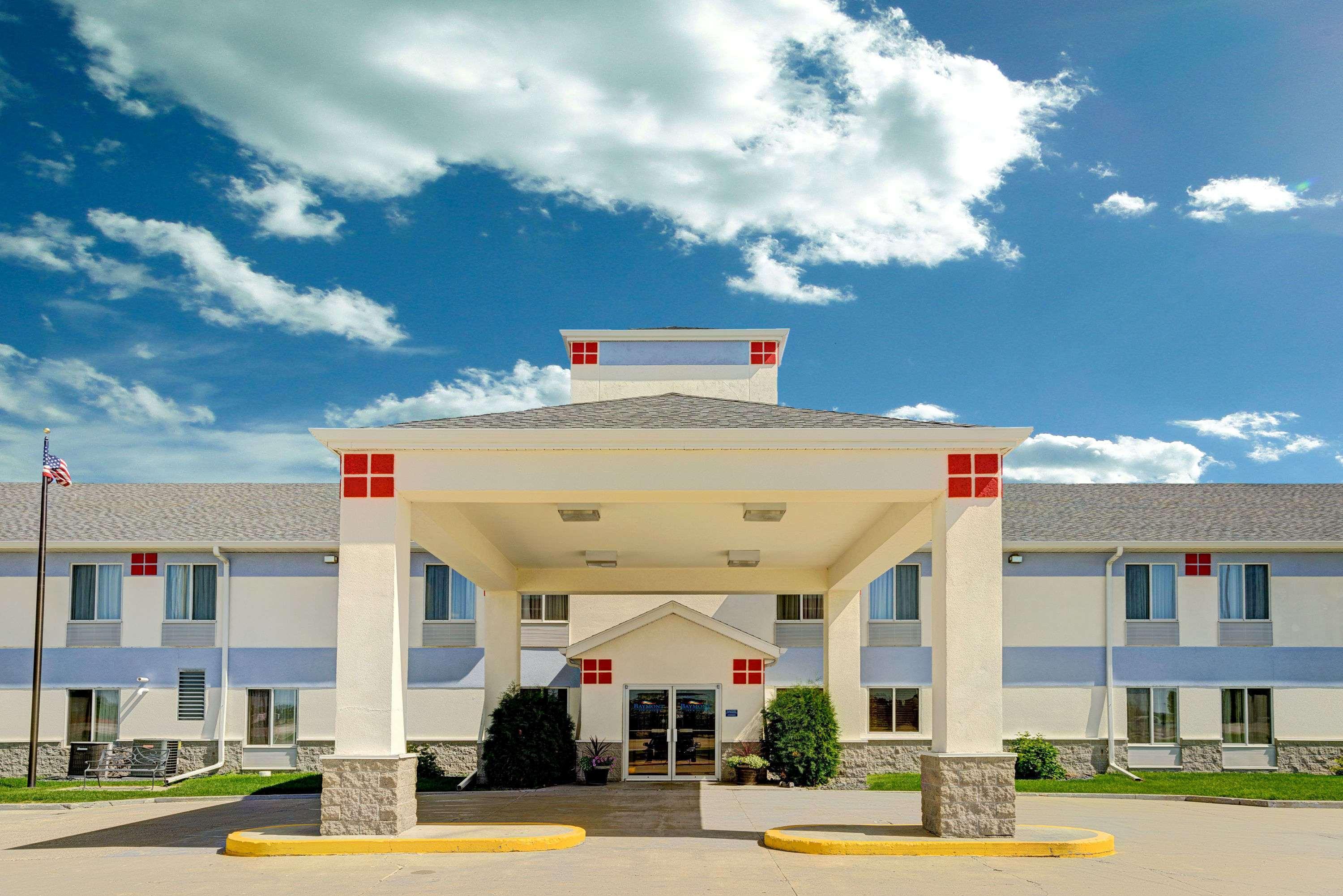 Baymont By Wyndham Wahpeton Hotel Bagian luar foto