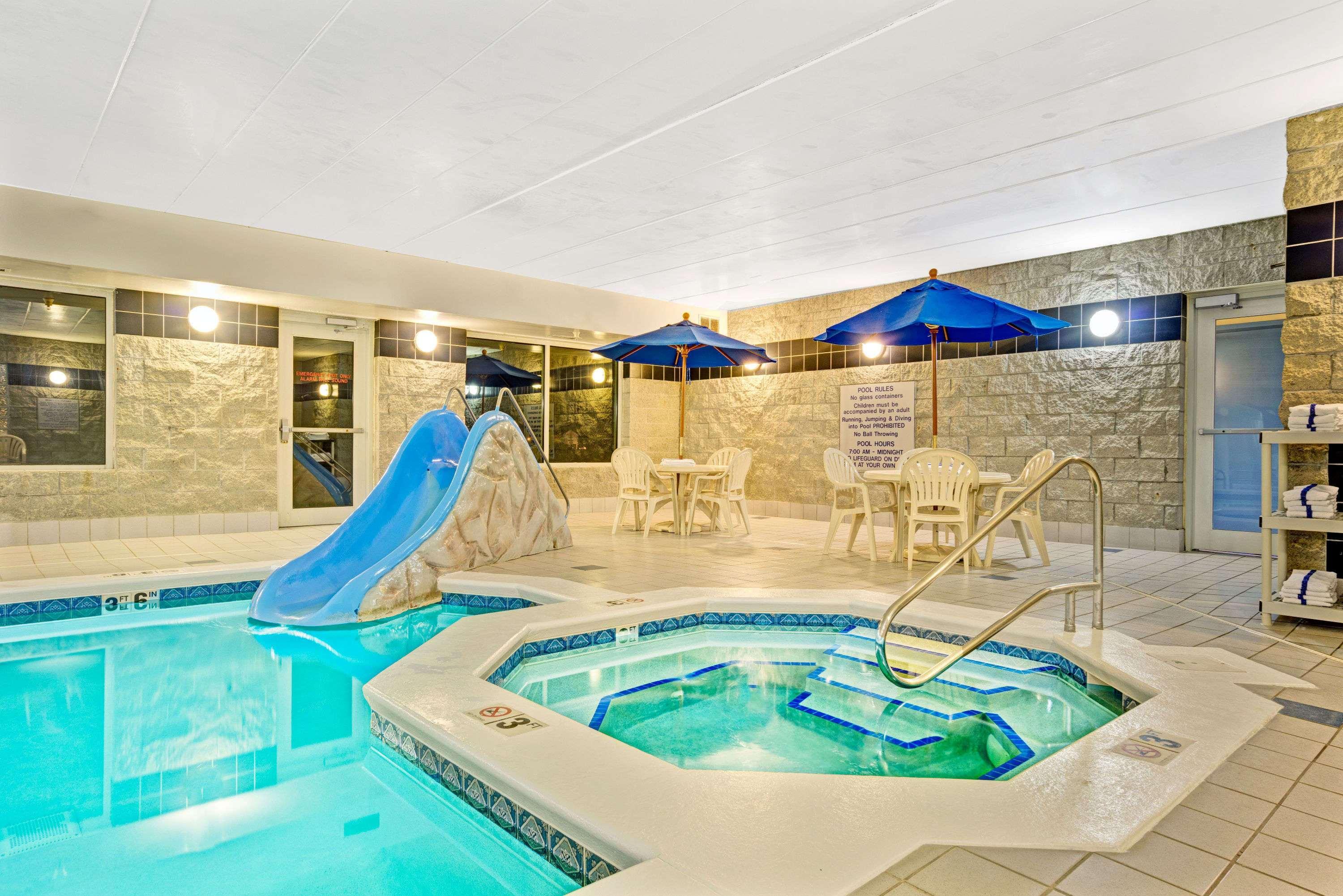 Baymont By Wyndham Wahpeton Hotel Bagian luar foto